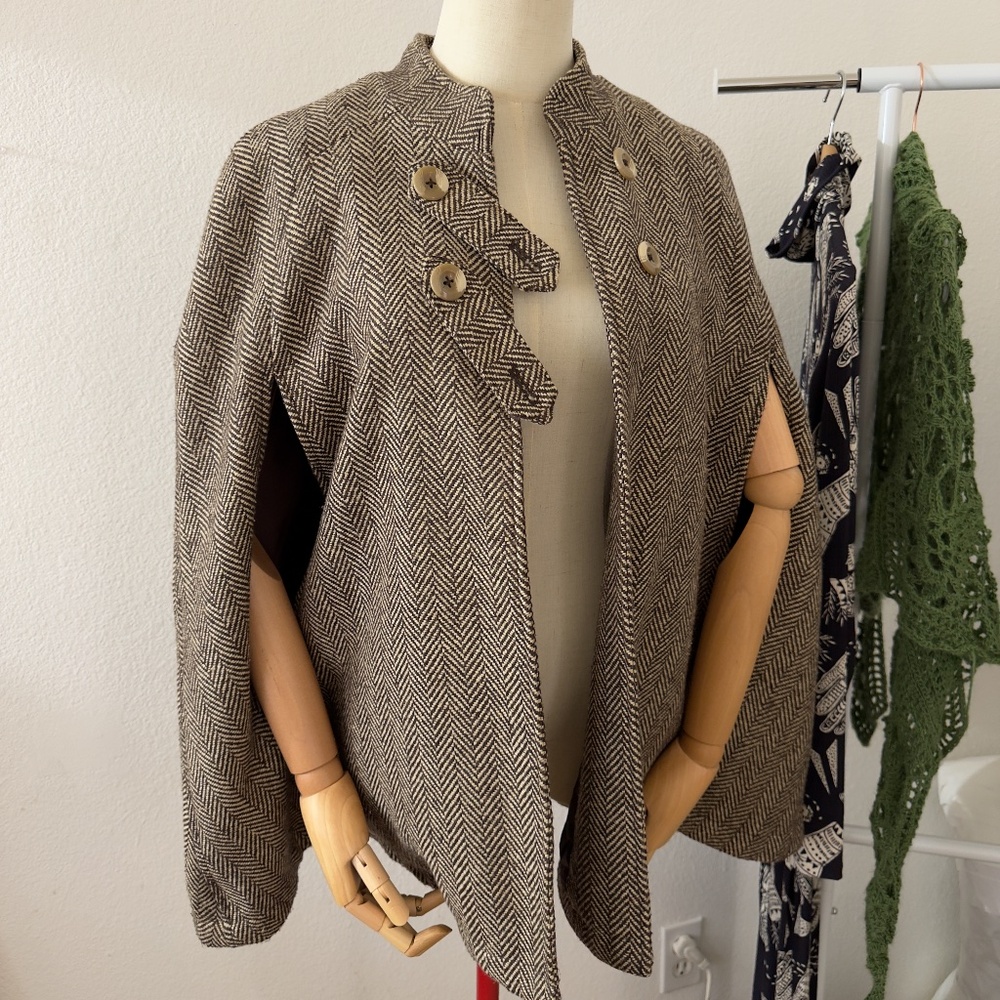 Herring Bone Cape Size M, Pardon my French Quarter Cape by Modcloth